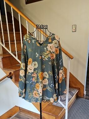 👚MONDAY FUN  Floral Tunic Top